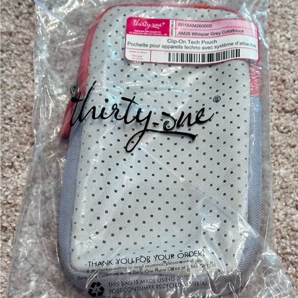 NWT Clip-On Tech Pouch Pattern Whisper Grey Colorblock. - Picture 6 of 9